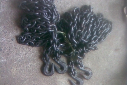 โซ่ยาว 6 เมตรพร้อมตะขอสภาพสวยๆมีเลขตามข้อครับความยาว 6 เมตร ขนาด 3/8 หุน ครับราคานี้คุ้มครับ