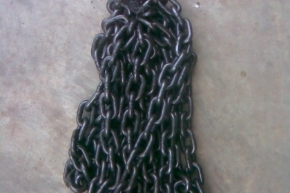 โซ่ยาว 6 เมตรพร้อมตะขอสภาพสวยๆมีเลขตามข้อครับความยาว 6 เมตร ขนาด 3/8 หุน ครับราคานี้คุ้มครับ