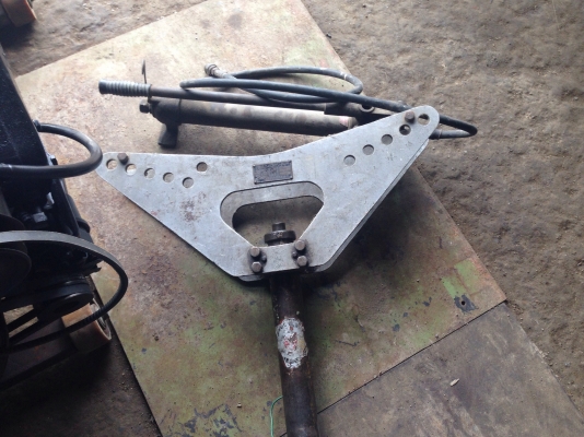 เครื่องดัดเหล็กอะไรสักอย่าง (ดัดไฮโดรลิกส์อะไรสักอย่างค่ะ)