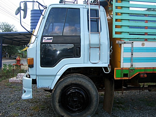 หกล้อใหญ่ สวย ๆ  เปลี่ยนยางหน้าใหม่อีก 1 คู่ครับ