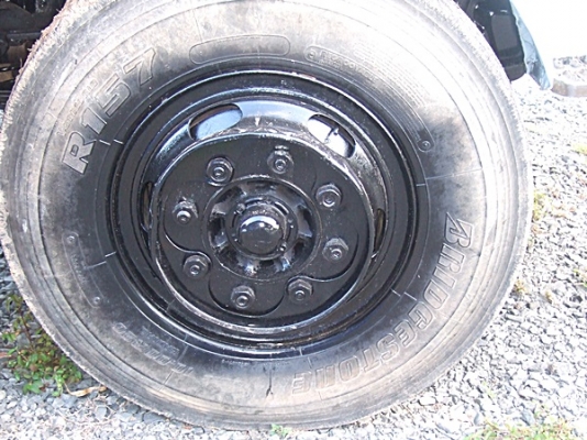 หกล้อใหญ่ สวย ๆ  เปลี่ยนยางหน้าใหม่อีก 1 คู่ครับ