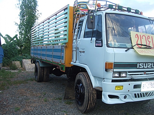 หกล้อใหญ่ สวย ๆ  เปลี่ยนยางหน้าใหม่อีก 1 คู่ครับ