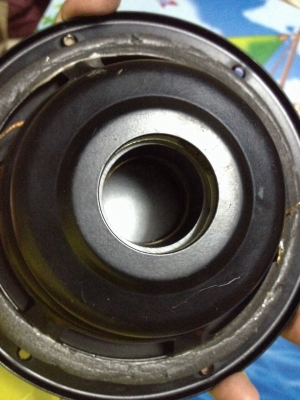 ลำโพงติดรถยนต์ Dynaudio รุ่นเก่าพร้อมแหลมจานเสียงดีรายละเอียดดี