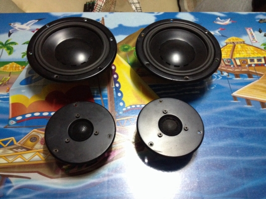 ลำโพงติดรถยนต์ Dynaudio รุ่นเก่าพร้อมแหลมจานเสียงดีรายละเอียดดี