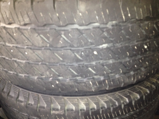 ต้องการขายล้อแม็กปาเจโร่ ขอบ 17 พร้อมยาง 265 65 17 ปี 12 ยางยังนิ่ม