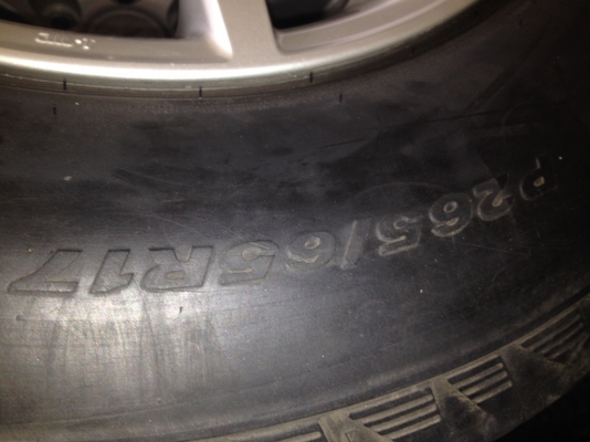 ต้องการขายล้อแม็กปาเจโร่ ขอบ 17 พร้อมยาง 265 65 17 ปี 12 ยางยังนิ่ม