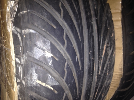 ต้องการขายยาง 225 35 20 สัปดาห์ที่ 42 ปี 13 ต้องการขายยาง 225 35 20 สัปดาห์ที่ 42 ปี 13