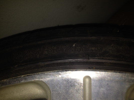 ต้องการขายยาง 225 35 20 สัปดาห์ที่ 42 ปี 13 ต้องการขายยาง 225 35 20 สัปดาห์ที่ 42 ปี 13