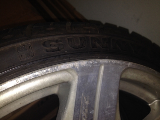 ต้องการขายยาง 225 35 20 สัปดาห์ที่ 42 ปี 13 ต้องการขายยาง 225 35 20 สัปดาห์ที่ 42 ปี 13