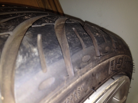 ต้องการขายยาง 225 35 20 สัปดาห์ที่ 42 ปี 13