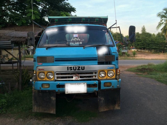 **350,000 บ.ต่อรอง**ขาย6ล้อดั้ม5คิว ISUZU KS วางเครื่อง 4HF1-120แรงฝาดำ(ลงเล่ม) เครื่องดีแรงดี เกียร์สั้นสาย ช่วงล่างFหน้า-หลัง คัสซีมีปะ1แผล สโลวกลาง กระบะดั้มเหล็ก5ตัน3.60ม.ยิงหน้าสภาพดี พื้นดีข้างดี หัวเก๋งโอเค มีผุหน่อย ภายในคอนโซลพอได้ พ.ธรรมดา ยาง8.