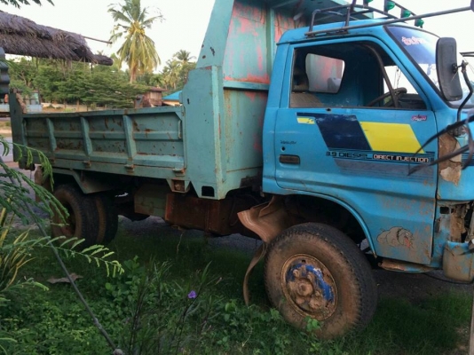 **350,000 บ.ต่อรอง**ขาย6ล้อดั้ม5คิว ISUZU KS วางเครื่อง 4HF1-120แรงฝาดำ(ลงเล่ม) เครื่องดีแรงดี เกียร์สั้นสาย ช่วงล่างFหน้า-หลัง คัสซีมีปะ1แผล สโลวกลาง กระบะดั้มเหล็ก5ตัน3.60ม.ยิงหน้าสภาพดี พื้นดีข้างดี หัวเก๋งโอเค มีผุหน่อย ภายในคอนโซลพอได้ พ.ธรรมดา ยาง8.