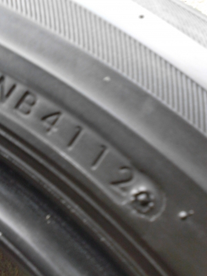 205/60R16 BRIDGESTONE TURANZA GR90   ปี2012  ไม่มีปะ  มี 2 เส้น  TEL.081-427-3941