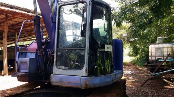 แพ็คเก็ตคู่ KOMATSU pc128 พร้อมเทนเลอร์ 6 ล้อใหญ่ ISUZU jcm แพ็คเก็ตคู่ KOMATSU pc128 พร้อมเทนเลอร์ 6 ล้อใหญ่ ISUZU jcm