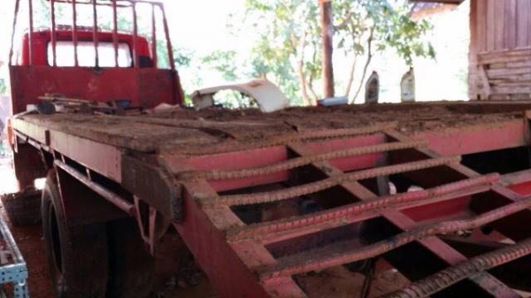 แพ็คเก็ตคู่ KOMATSU pc128 พร้อมเทนเลอร์ 6 ล้อใหญ่ ISUZU jcm แพ็คเก็ตคู่ KOMATSU pc128 พร้อมเทนเลอร์ 6 ล้อใหญ่ ISUZU jcm