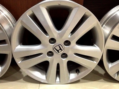 แม็กซ์16 JAZZ ปี12-13 สภาพใหม่ทั้งชุด 4รู100 ใส่รถอื่นได้เยอะ ตจว ส่งได้ครับ