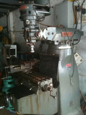 ขายครับขายเครื่องมิลลิ่ง m 2 มีปากกา และคอลเล็ต และเครื่องกระทุ้งขนาด 5" โต๊ะกลม สภาพใช้งานอยู่ ขายคู่ 95000 บาท 0814583376 เอก ปทุม