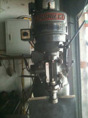 ขายครับขายเครื่องมิลลิ่ง m 2 มีปากกา และคอลเล็ต และเครื่องกระทุ้งขนาด 5" โต๊ะกลม สภาพใช้งานอยู่ ขายคู่ 95000 บาท 0814583376 เอก ปทุม