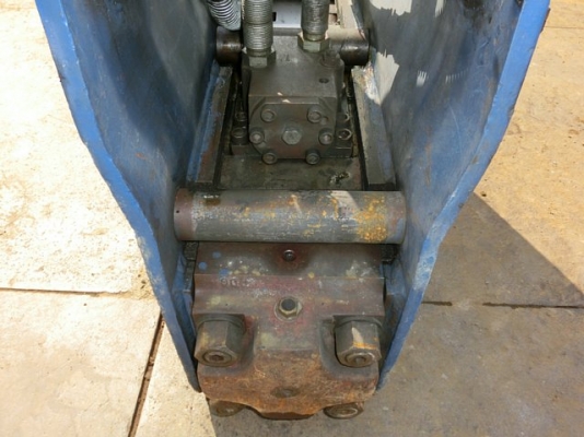 หัวเจาะ MBK MBK1400N#2834N ใช้กับรถขุด 20 ตัน สนใจโทร. 080-6565422 (หนิง)