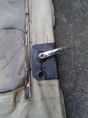 ประตูผ้าใบ Jeep J-series ตามสภาพ โครงไม่ผุ