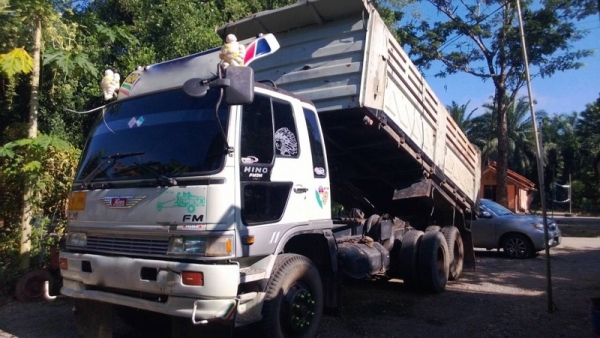 รถฮีโน่ 10 ล้อดั้ม FM3M  240 แรงม้า. ปี 39  สนใจติดต่อ 081 - 6079515