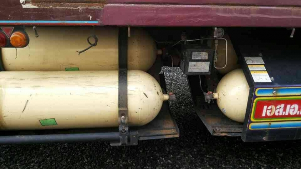 HINO.FL.1.J.เเก๊ซCNG.แท้ห้าง.260เเรง.รถปี2010กระบะยาว..7.50เมตรสภาพพร้อมใช้