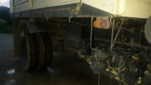 รถฮีโน่ 6  ล้อดั้ม  220 แรงม้า. ปี 50  ( รถวิ่ง 1xx,xxx กม. )  สนใจติดต่อ  081 - 6079515