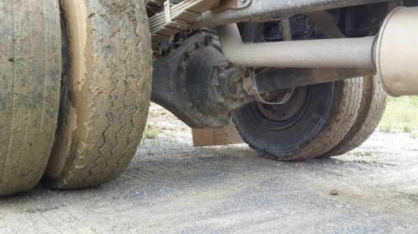 รถฮีโน่ 6  ล้อดั้ม  220 แรงม้า. ปี 50  ( รถวิ่ง 1xx,xxx กม. )  สนใจติดต่อ  081 - 6079515