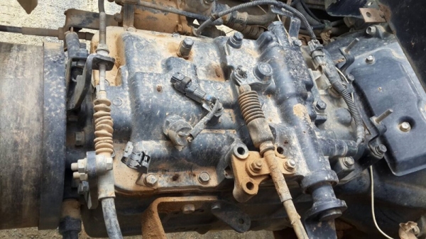 รถฮีโน่ 6  ล้อดั้ม  220 แรงม้า. ปี 50  ( รถวิ่ง 1xx,xxx กม. )  สนใจติดต่อ  081 - 6079515