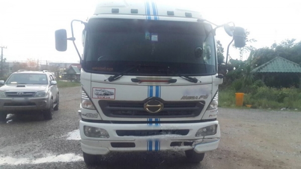 รถฮีโน่ 6  ล้อดั้ม  220 แรงม้า. ปี 50  ( รถวิ่ง 1xx,xxx กม. )  สนใจติดต่อ  081 - 6079515