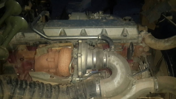 รถฮีโน่ 6  ล้อดั้ม  220 แรงม้า. ปี 50  ( รถวิ่ง 1xx,xxx กม. )  สนใจติดต่อ  081 - 6079515