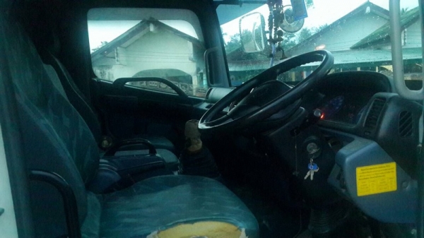 รถฮีโน่ 6  ล้อดั้ม  220 แรงม้า. ปี 50  ( รถวิ่ง 1xx,xxx กม. )  สนใจติดต่อ  081 - 6079515