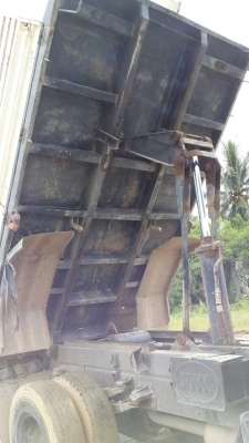 รถฮีโน่ 6  ล้อดั้ม  220 แรงม้า. ปี 50  ( รถวิ่ง 1xx,xxx กม. )  สนใจติดต่อ  081 - 6079515