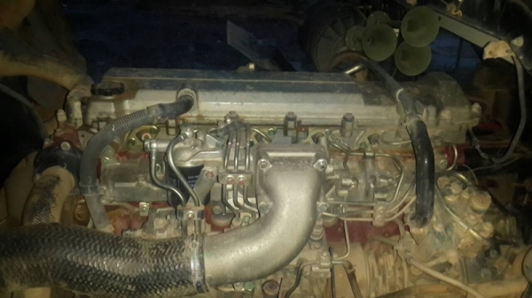 รถฮีโน่ 6  ล้อดั้ม  220 แรงม้า. ปี 50  ( รถวิ่ง 1xx,xxx กม. )  สนใจติดต่อ  081 - 6079515