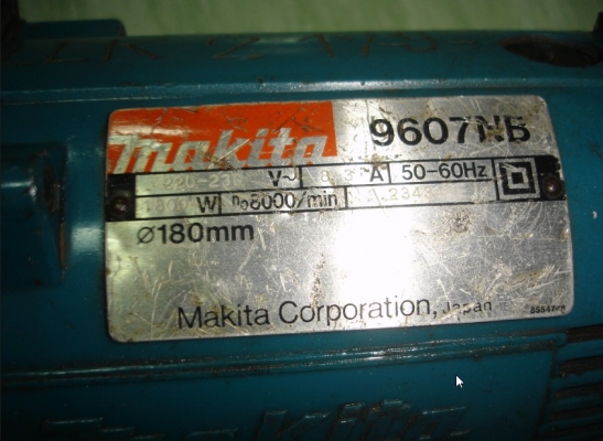 ขายเครื่องเจียรไฟฟ้า ยี่ห้อ makita รุ่น 9607NB ขนาด 7" 1800 วัตต์