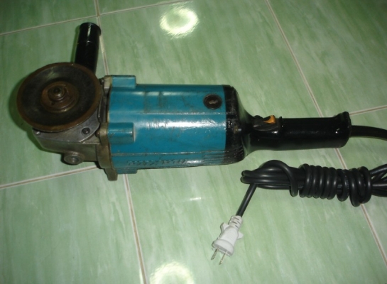 ขายเครื่องเจียรไฟฟ้า ยี่ห้อ makita รุ่น 9607NB ขนาด 7" 1800 วัตต์