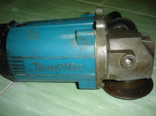 ขายเครื่องเจียรไฟฟ้า ยี่ห้อ makita รุ่น 9607NB ขนาด 7" 1800 วัตต์