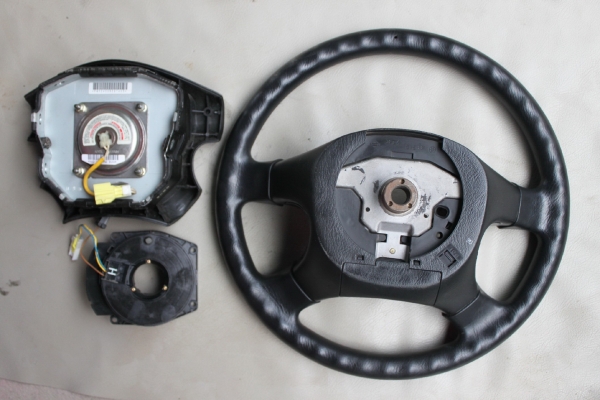 ขายวงพวงมาลัยมี AIRBAG ของ NISSAN SUPER NEO ปี2001 พร้อมสไปร่อน ราคา 1,500 บาท ขายวงพวงมาลัยมี AIRBAG ของ NISSAN SUPER NEO ปี2001 พร้อมสไปร่อน ราคา 1,500 บาท