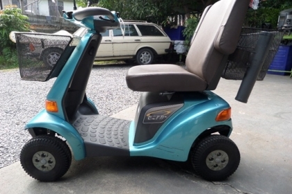 ขาย รถผู้สูงอายุ SUZUKI 4 ล้อ ไฟฟ้า สภาพสวยมาก จากญี่ปุ่น มีไฟ หน้าหลัง ตะกร้าครบ ขับเคลื่อนสะดวก เบาะหมุนได้ซ้าย-ขวา ขึ้นลงง่าย ราคา 29,500