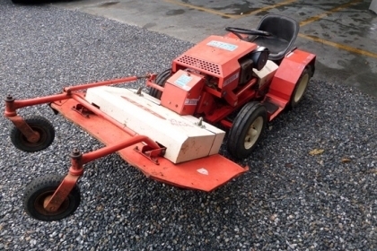 ขาย รถตัดหญ้า RB131  เครื่อง OREC GH 400 9.56 KW (13.0 PH ) แบบนั่งขับ เดินหน้า 3 เกียร์ ถอยหลัง 1 เกียร์ ใบตัดยกไฮโดรลิค สตาร์ทไฟฟ้า ราคา 65,000