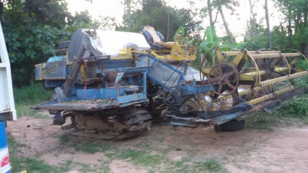 ขายถูกๆ (165.000) รถเกี่ยวข้าว  ต้นหว้าการเกษตร รองกระสอบ