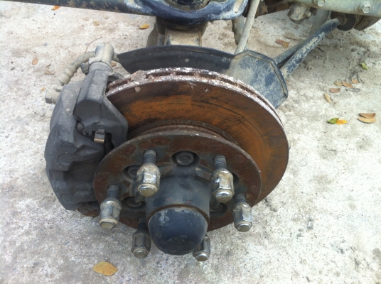 ขายเพลาท้าย isuzu ดราก้อน    7500 บาท