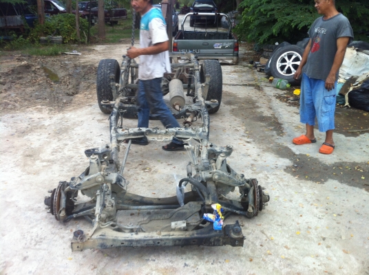 ขายเพลาท้าย isuzu ดราก้อน    7500 บาท