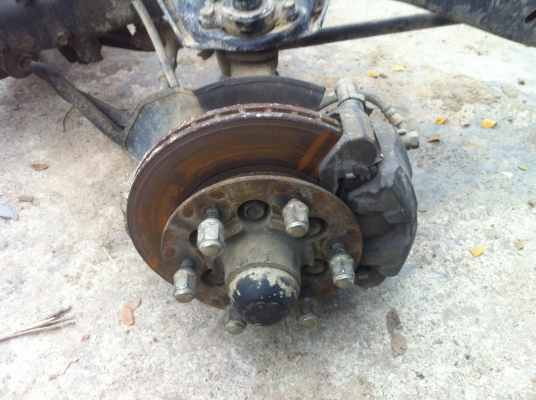 ขายเพลาท้าย isuzu ดราก้อน    7500 บาท