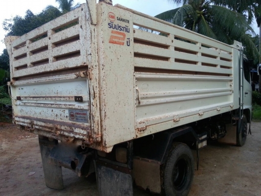 รถฮีโน่ 6 ล้อดั้ม 175 แรงม้า. ปี 54  ( รถวิ่ง 11x,xxx กม. )  สนใจติดต่อ 081 - 6079515