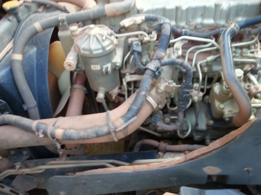 รถฮีโน่ 6 ล้อดั้ม 175 แรงม้า. ปี 54  ( รถวิ่ง 11x,xxx กม. )  สนใจติดต่อ 081 - 6079515