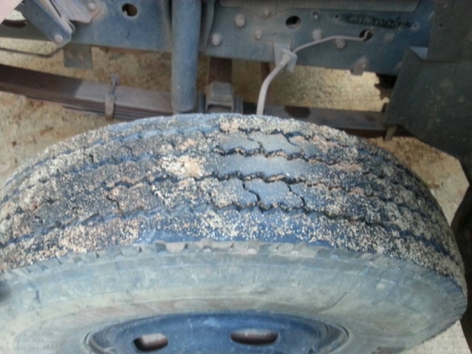 รถฮีโน่ 6 ล้อดั้ม 175 แรงม้า. ปี 54  ( รถวิ่ง 11x,xxx กม. )  สนใจติดต่อ 081 - 6079515