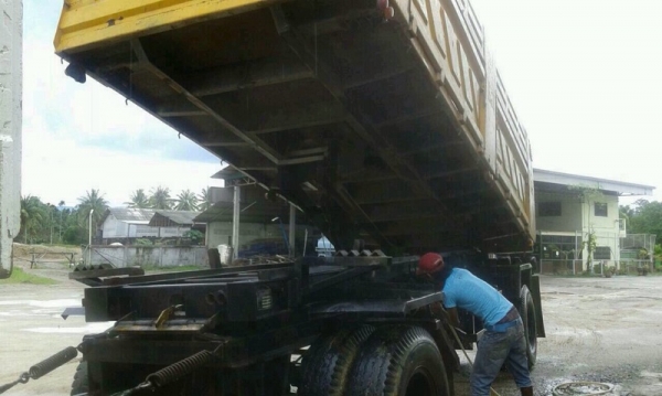 ขายหางพ่วง สามมิต 2 เพลา. ปี 45  สนใจติดต่อ  081 - 6079515