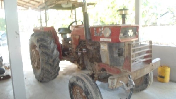 แม๊คซี่  185  ซื้อป้ายแดง  ใช้งานนอ้ยมาก ไม่เคยรับจ้าง ใช้งานในไร่ตัวเอง