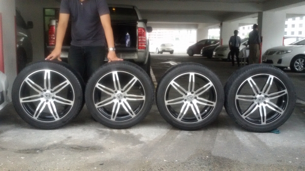 ขายล้อแม็ค Lenso ขอบ 20 นิ้ว 5 รู พร้อมยาง 255/45/50